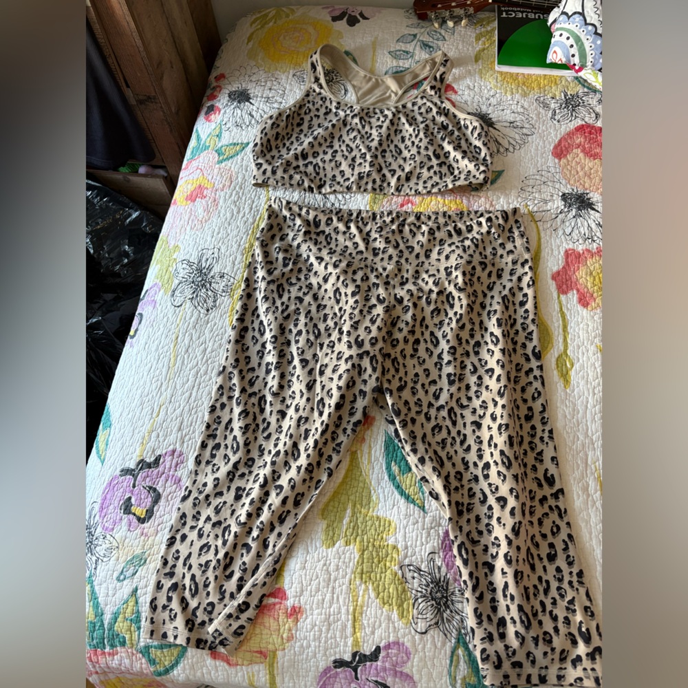 Old Navy Active Leopard Print Leggings